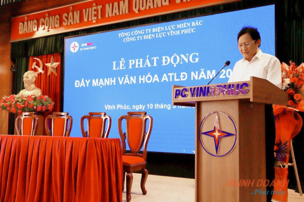 Ông Phan Thanh An – Phó giám đốc Công ty Điện lực Vĩnh Phúc phát động phong trào thi đua đẩy mạnh văn hóa an toàn lao động năm 2023