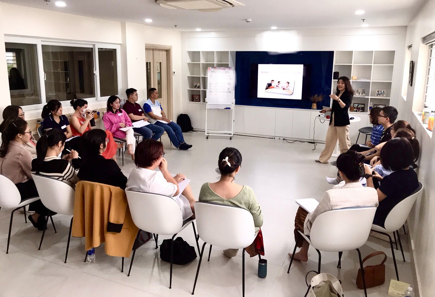 Lớp học ”Làm cha mẹ chủ động” của ThS Nguyễn Thị Thanh Hoa